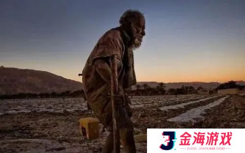 他是世界上最肮脏的人，67年不曾洗过澡，却在洗了一次澡后不幸离世