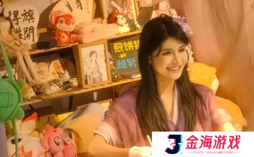 狗头萝莉发烧仍坚持摆摊,不料被发现竟住五星级酒店,回应:金主定的