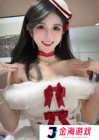 狗头萝莉晒圣诞美照,白红礼服太亮眼,引路人频频回头,身材太赞