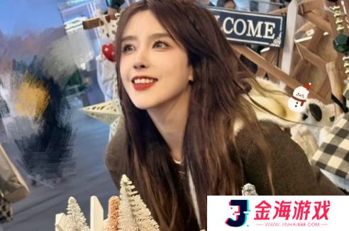 LPL女主持晒圣诞美照，Rita可爱，余霜成熟，骆歆红衣黑袜跳舞助兴