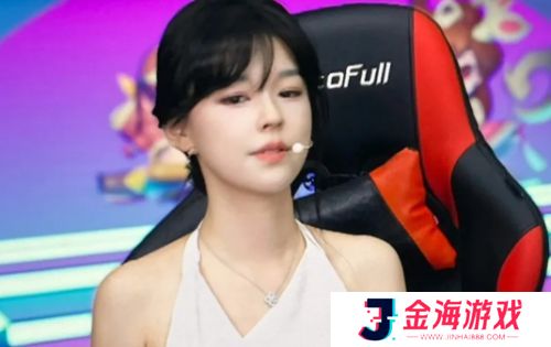 沫子和豚豚互比身材，不料动作太大险些露内搭，网友：没对比就没有伤害