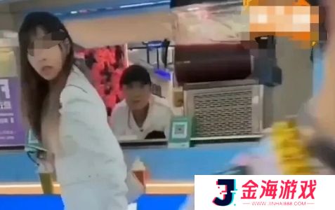 4600万粉丝网红被拘捕，聘请女子合演违规内容，网友：自食其果，早就该封