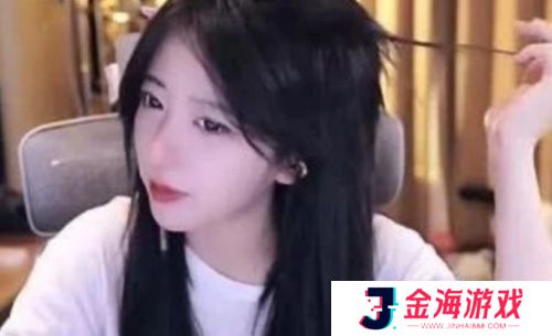 呆妹儿自曝吃药多年，至今仍精神恍惚，直言当主播不容易，网友表示心疼