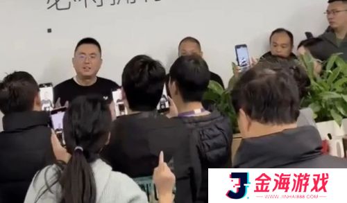 极越女主播直播突然得知失业，当场破防痛哭，公司没有做任何解释