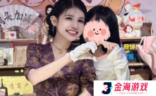 狗头萝莉穿包臀裙卖饼，称这样让金主很满意，网友：金主真的太懂了