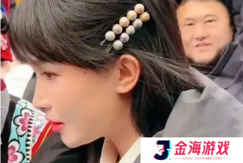 李子柒现身四川九寨沟，头戴非遗漆珠发卡获好评，美得简直像仙女